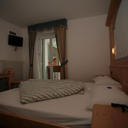 Hotel Garni Eden Canazei Pokoj fotografie