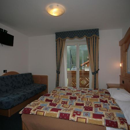 Hotel Garni Eden Canazei Pokoj fotografie