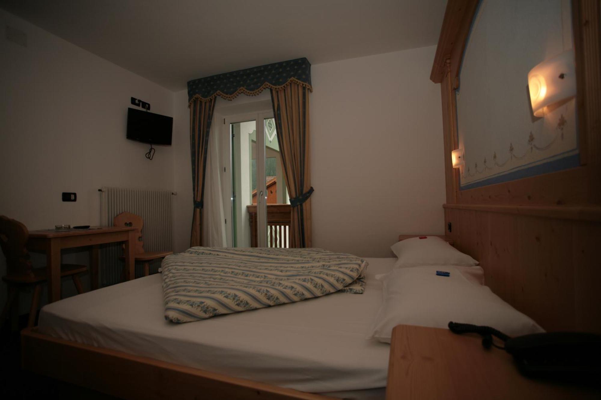 Hotel Garni Eden Canazei Pokoj fotografie